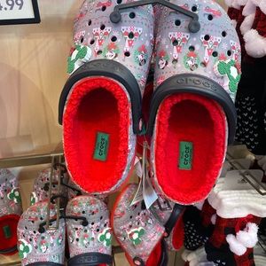 2019 disney christmas crocs